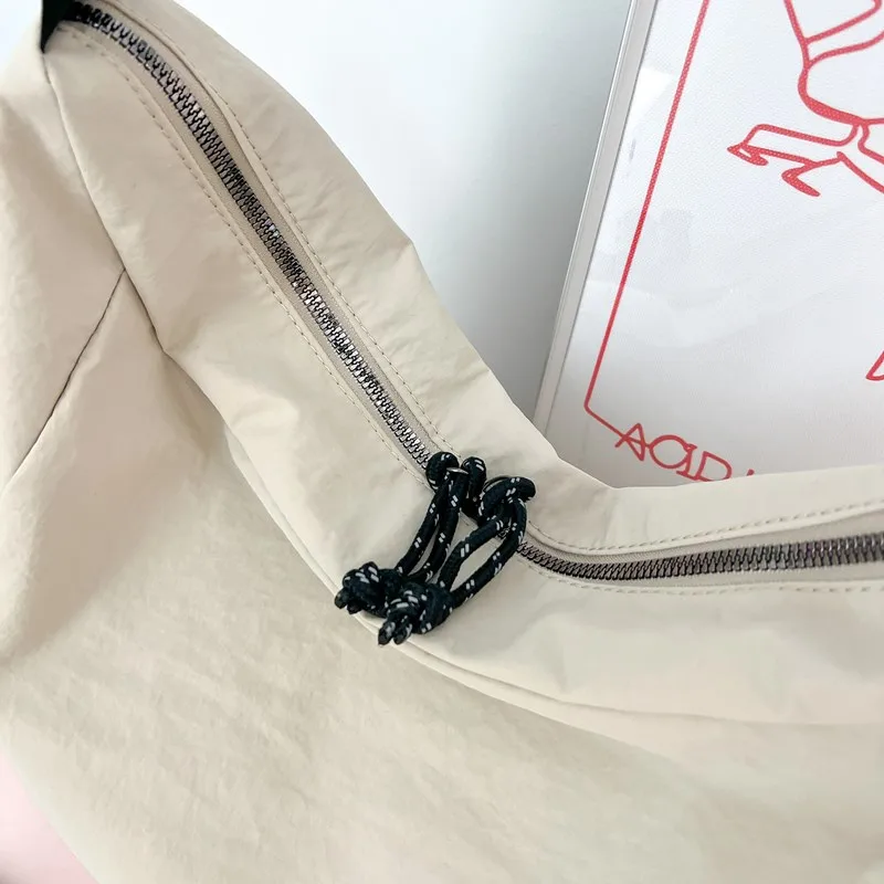 Women's Large Composite Cloth Solid Color Beach Dumpling Shape Zipper Messenger Bag display picture 9