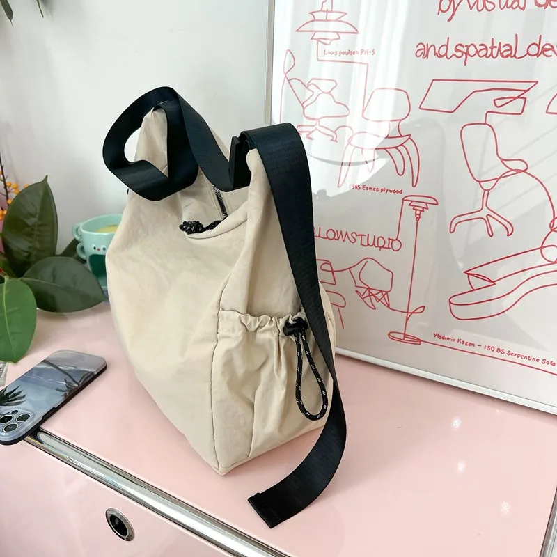 Women's Large Composite Cloth Solid Color Beach Dumpling Shape Zipper Messenger Bag display picture 8