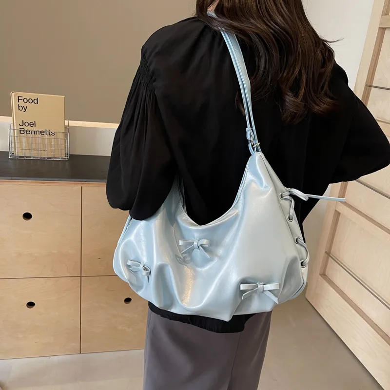 Women's Medium Pu Leather Solid Color Basic Classic Style Sewing Thread Square Zipper Underarm Bag display picture 19