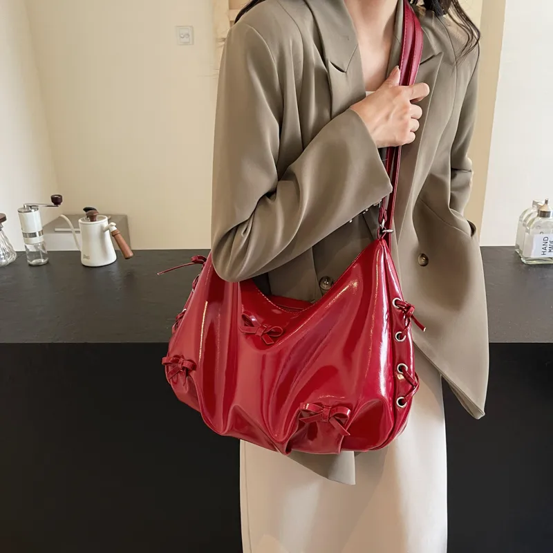 Women's Medium Pu Leather Solid Color Basic Classic Style Sewing Thread Square Zipper Underarm Bag display picture 20