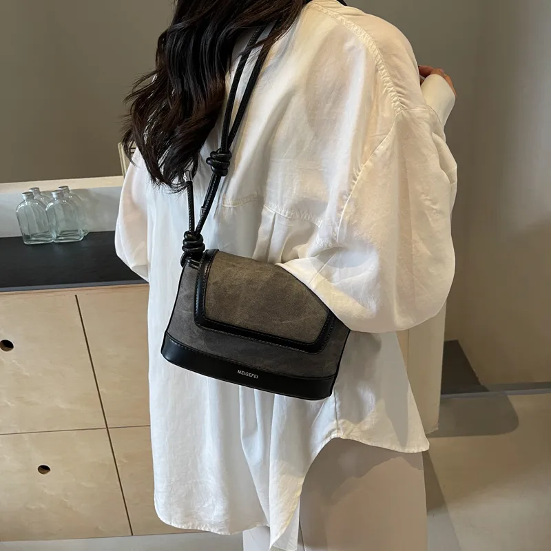 Women's Pu Leather Color Block Classic Style Sewing Thread Square Flip Cover Crossbody Bag display picture 6