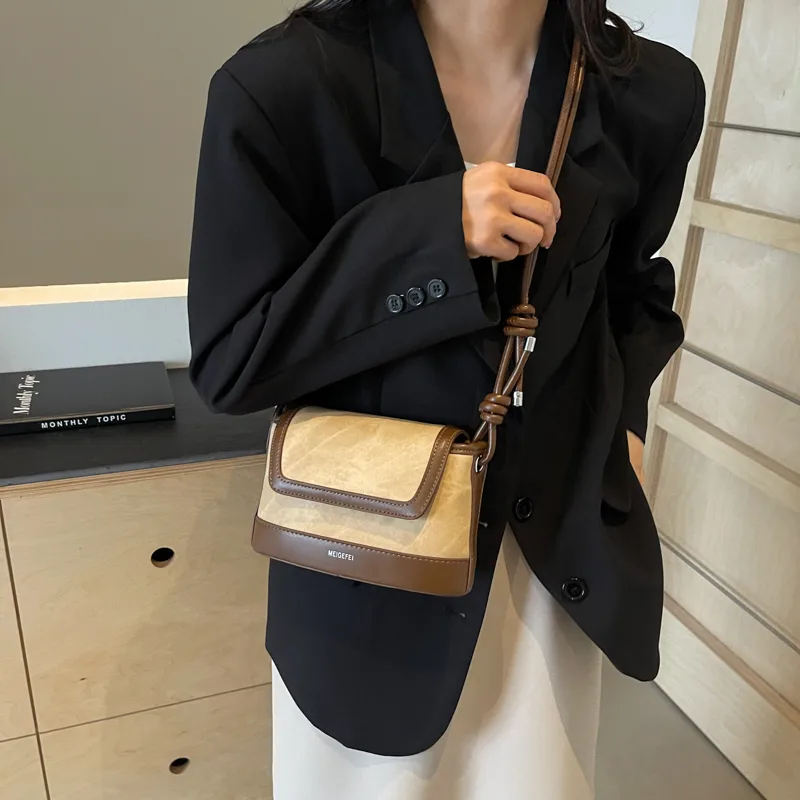 Women's Pu Leather Color Block Classic Style Sewing Thread Square Flip Cover Crossbody Bag display picture 7