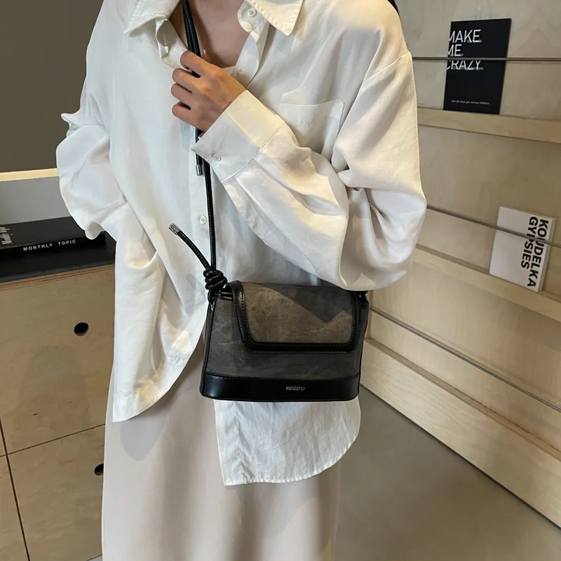 Women's Pu Leather Color Block Classic Style Sewing Thread Square Flip Cover Crossbody Bag display picture 1