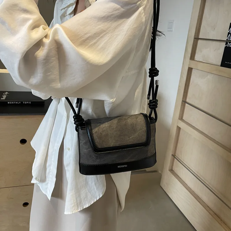 Women's Pu Leather Color Block Classic Style Sewing Thread Square Flip Cover Crossbody Bag display picture 8