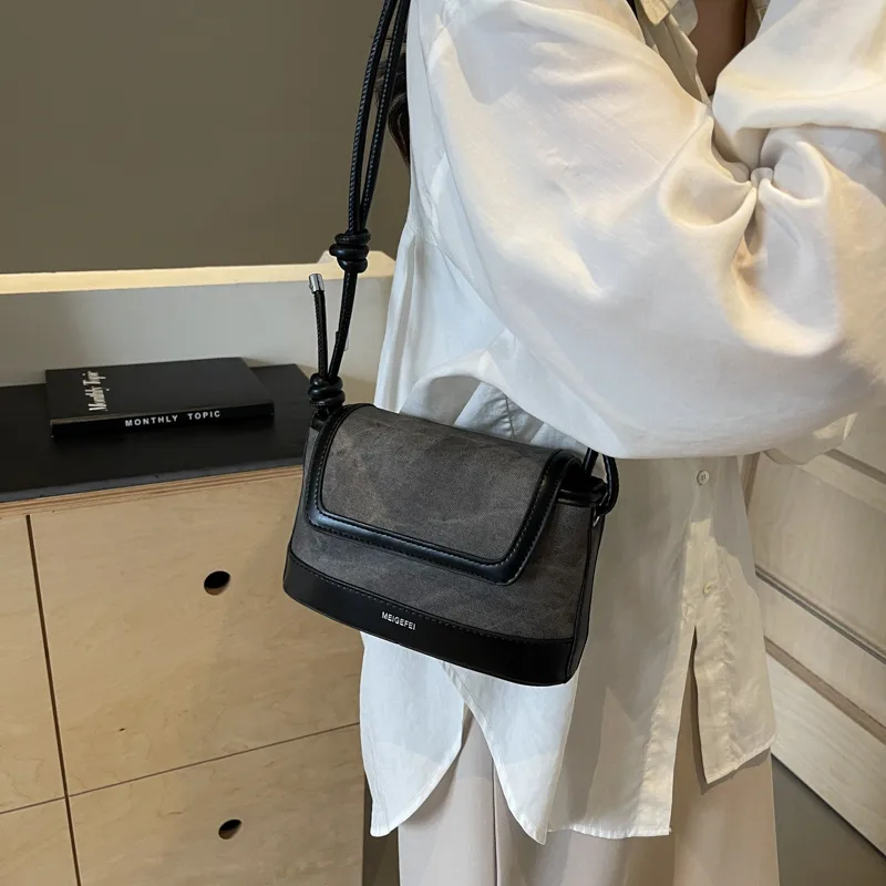 Women's Pu Leather Color Block Classic Style Sewing Thread Square Flip Cover Crossbody Bag display picture 14