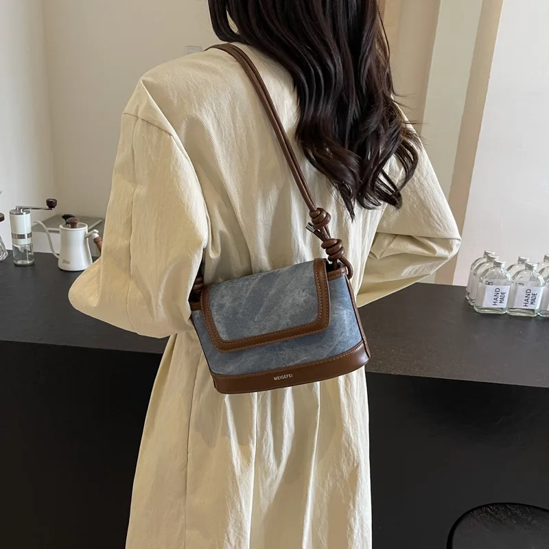 Women's Pu Leather Color Block Classic Style Sewing Thread Square Flip Cover Crossbody Bag display picture 11