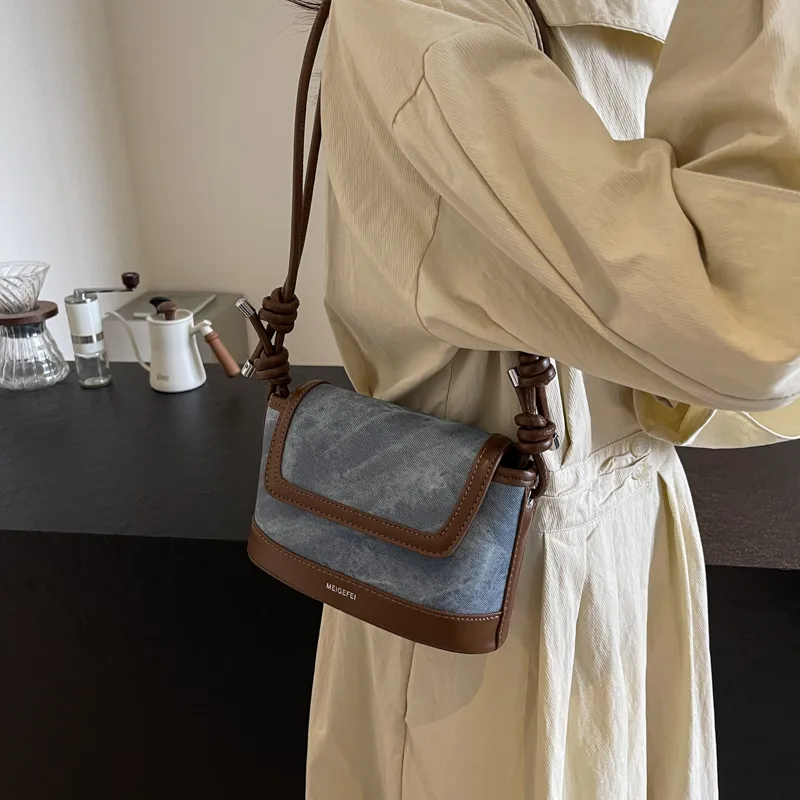 Women's Pu Leather Color Block Classic Style Sewing Thread Square Flip Cover Crossbody Bag display picture 9