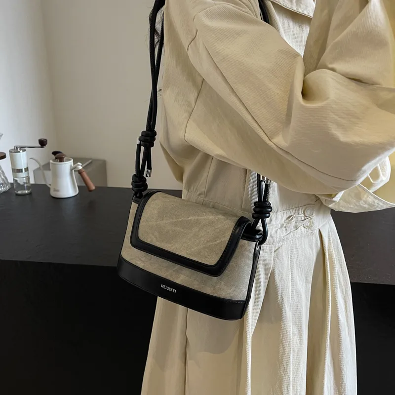 Women's Pu Leather Color Block Classic Style Sewing Thread Square Flip Cover Crossbody Bag display picture 18