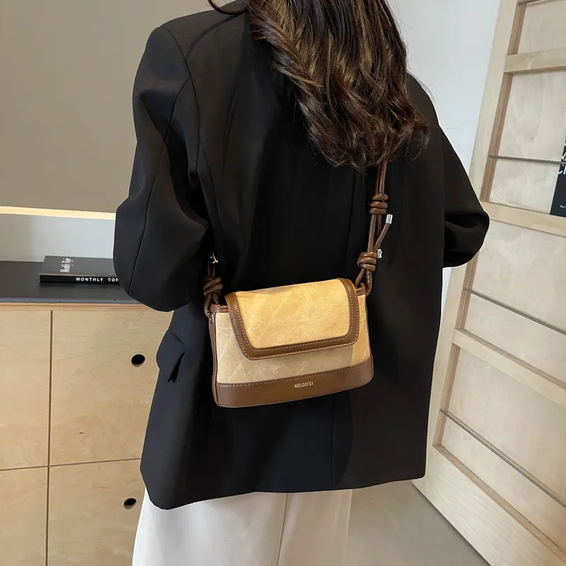 Women's Pu Leather Color Block Classic Style Sewing Thread Square Flip Cover Crossbody Bag display picture 10