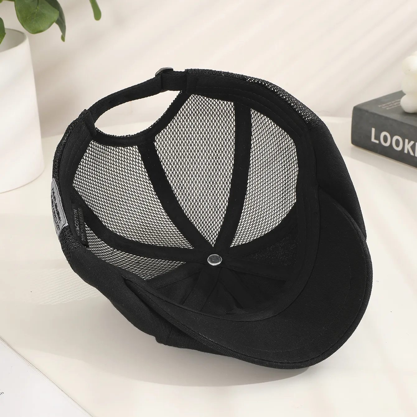 Men's Casual Simple Style Solid Color Hollow Out Wide Eaves Newsboy Cap display picture 2