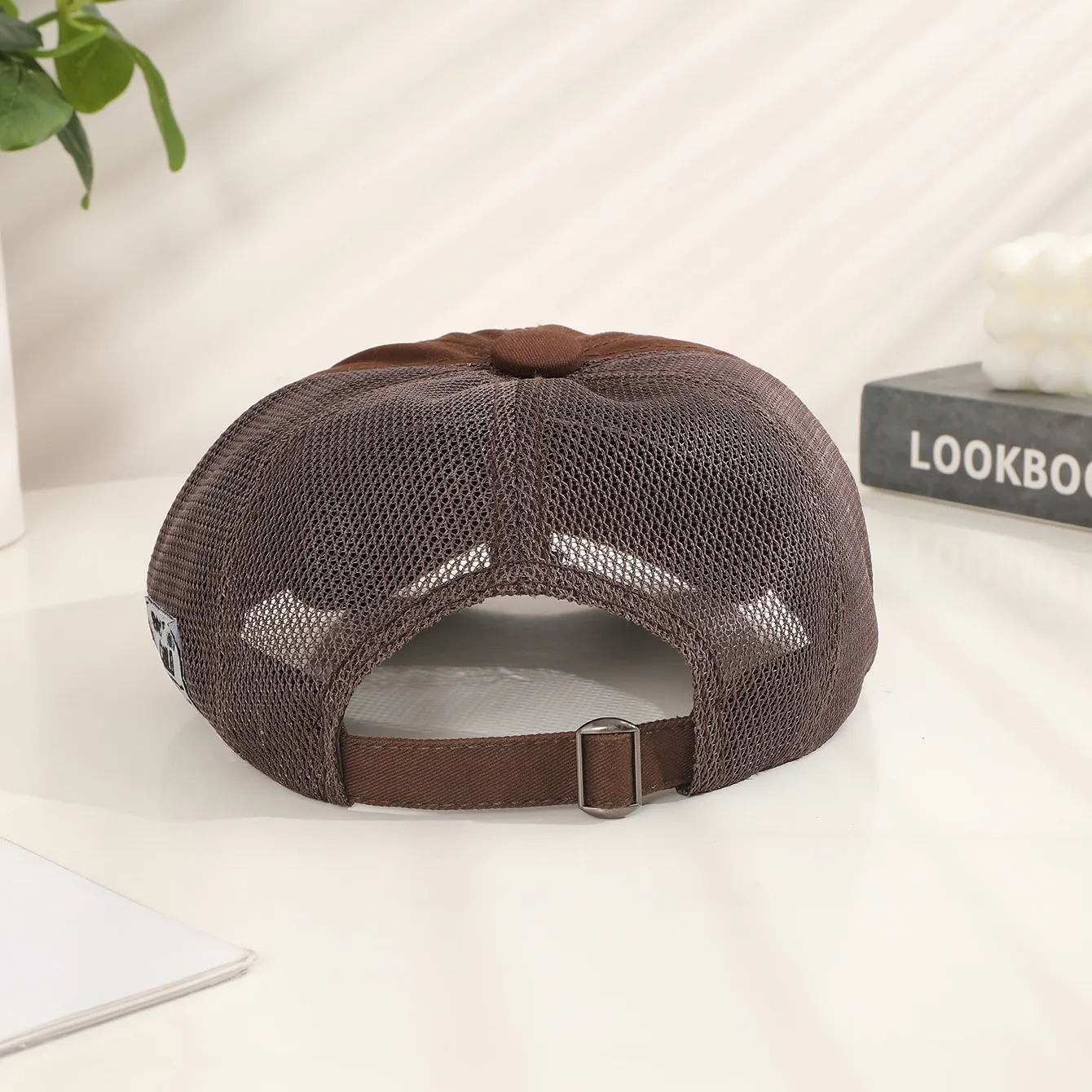 Men's Casual Simple Style Solid Color Hollow Out Wide Eaves Newsboy Cap display picture 5
