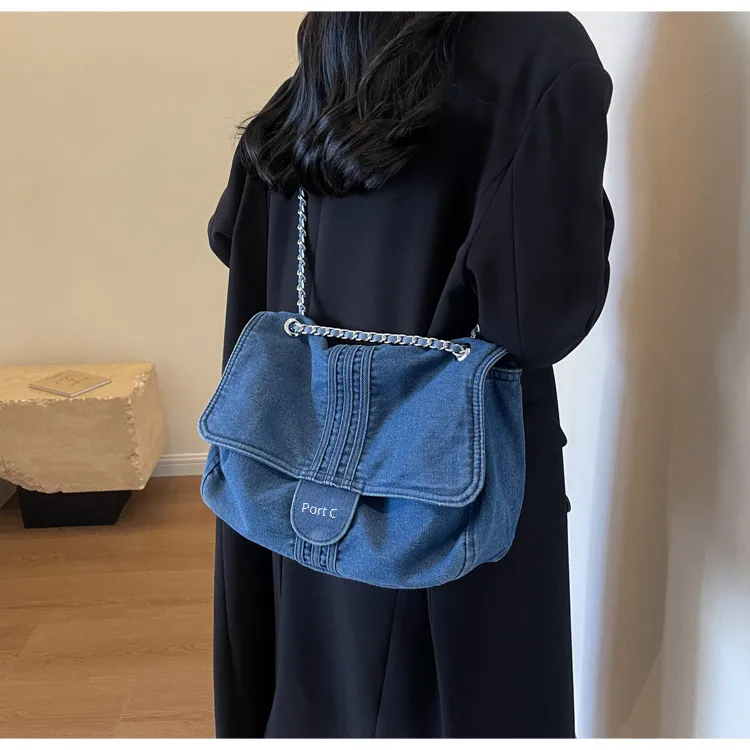 Retro Casual Denim Tote Bag For Women  Autumn New Large Capacity Chain High-grade Shoulder Messenger Bag display picture 10
