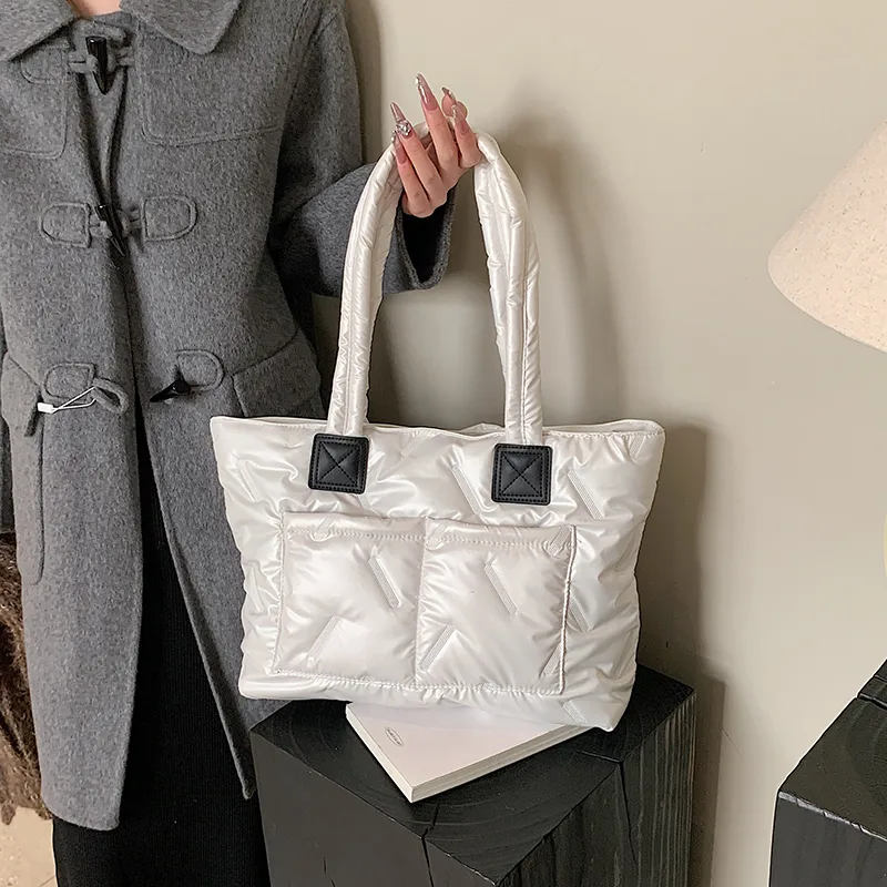 Women's Nylon Solid Color Vacation Streetwear Sewing Thread Square Zipper Tote Bag display picture 19