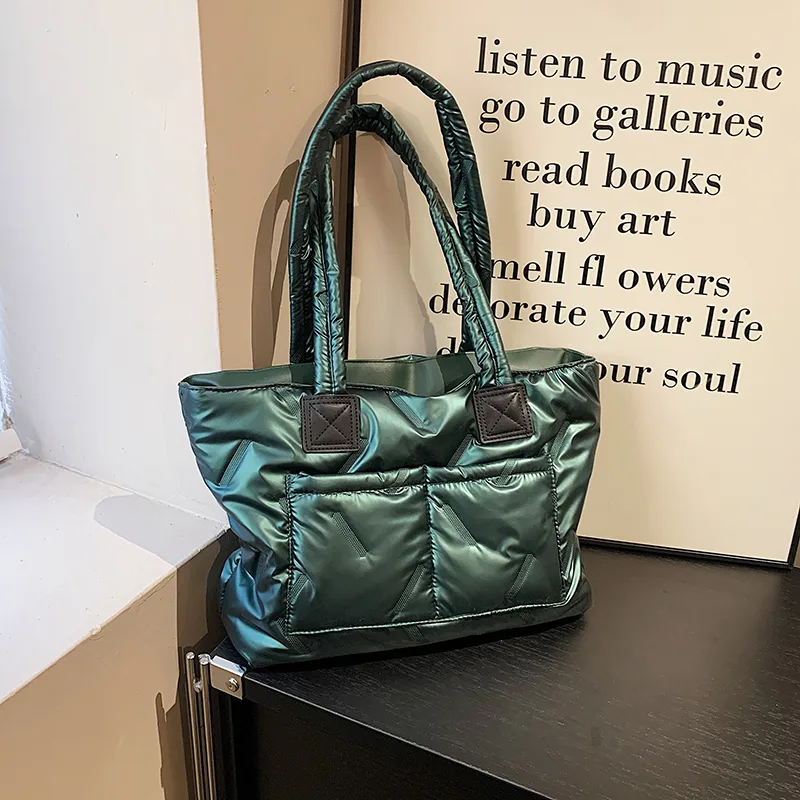 Women's Nylon Solid Color Vacation Streetwear Sewing Thread Square Zipper Tote Bag display picture 20