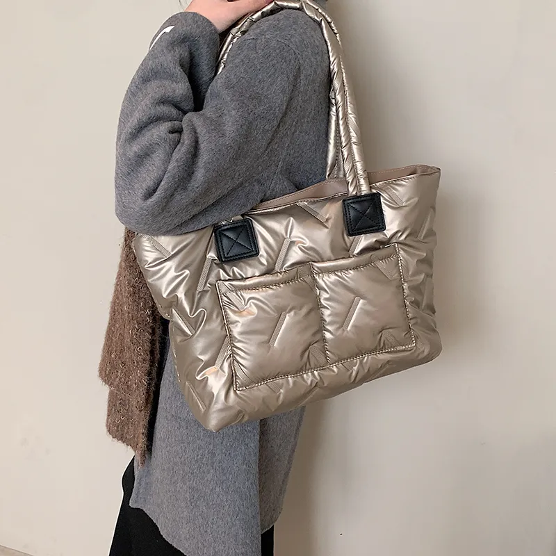 Women's Nylon Solid Color Vacation Streetwear Sewing Thread Square Zipper Tote Bag display picture 18