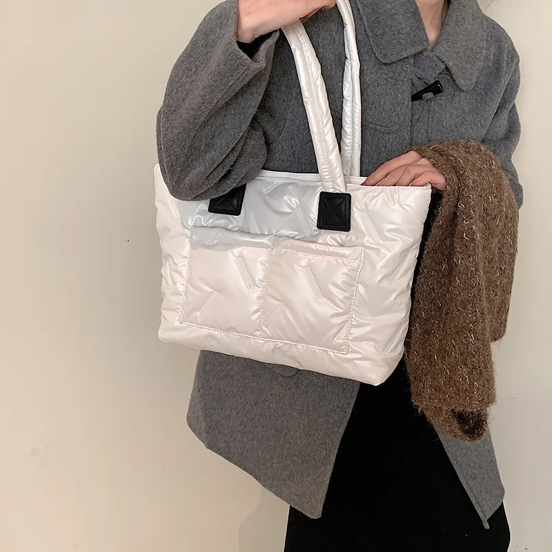 Women's Nylon Solid Color Vacation Streetwear Sewing Thread Square Zipper Tote Bag display picture 10