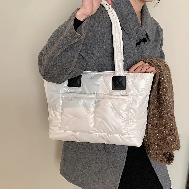 Women's Nylon Solid Color Vacation Streetwear Sewing Thread Square Zipper Tote Bag display picture 21