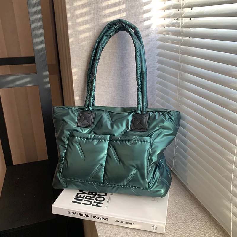 Women's Nylon Solid Color Vacation Streetwear Sewing Thread Square Zipper Tote Bag display picture 6