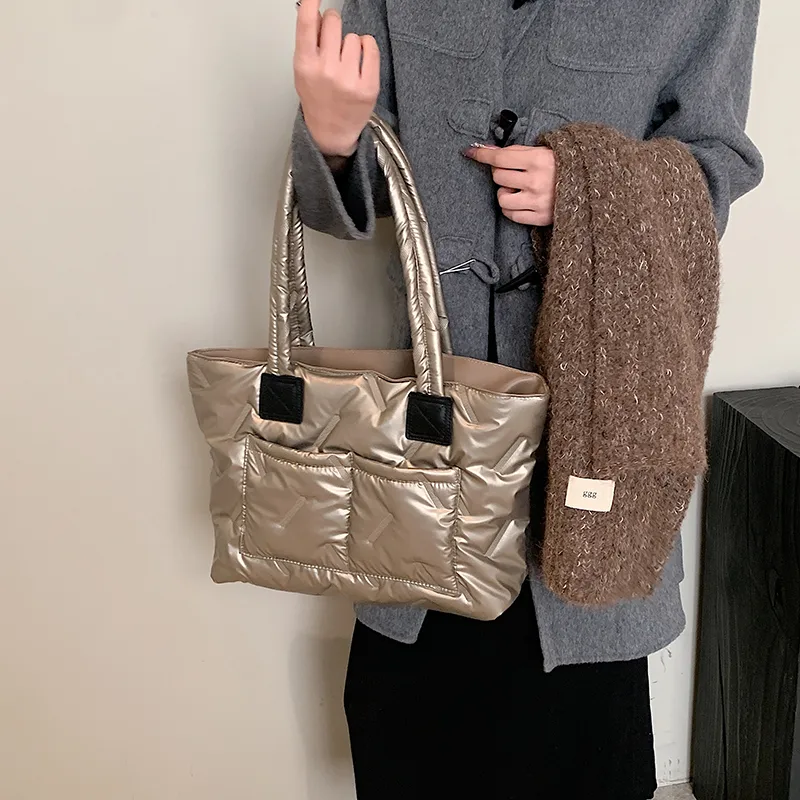 Women's Nylon Solid Color Vacation Streetwear Sewing Thread Square Zipper Tote Bag display picture 12