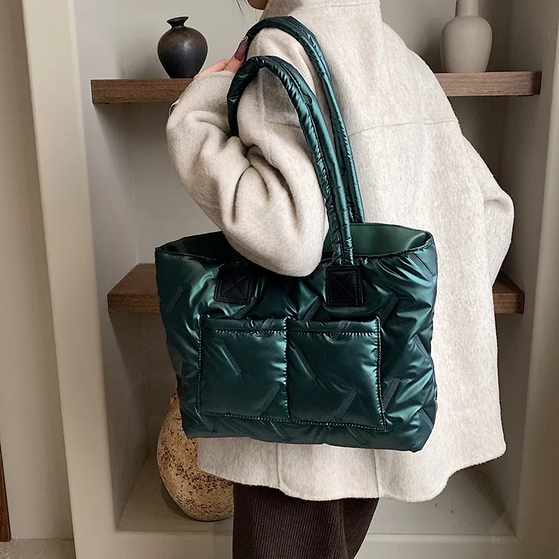 Women's Nylon Solid Color Vacation Streetwear Sewing Thread Square Zipper Tote Bag display picture 8