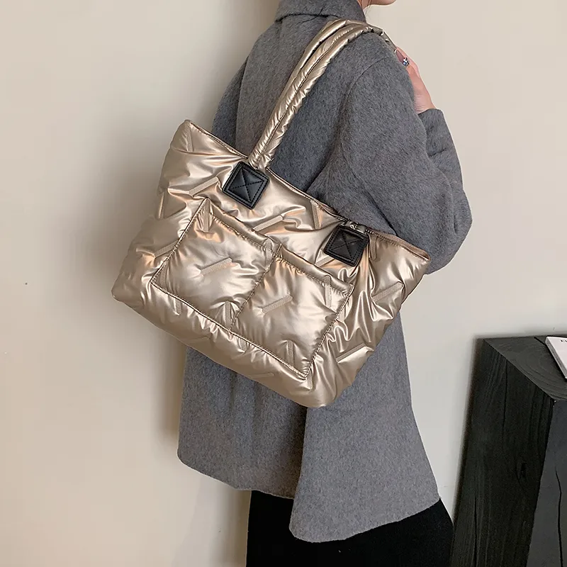 Women's Nylon Solid Color Vacation Streetwear Sewing Thread Square Zipper Tote Bag display picture 9