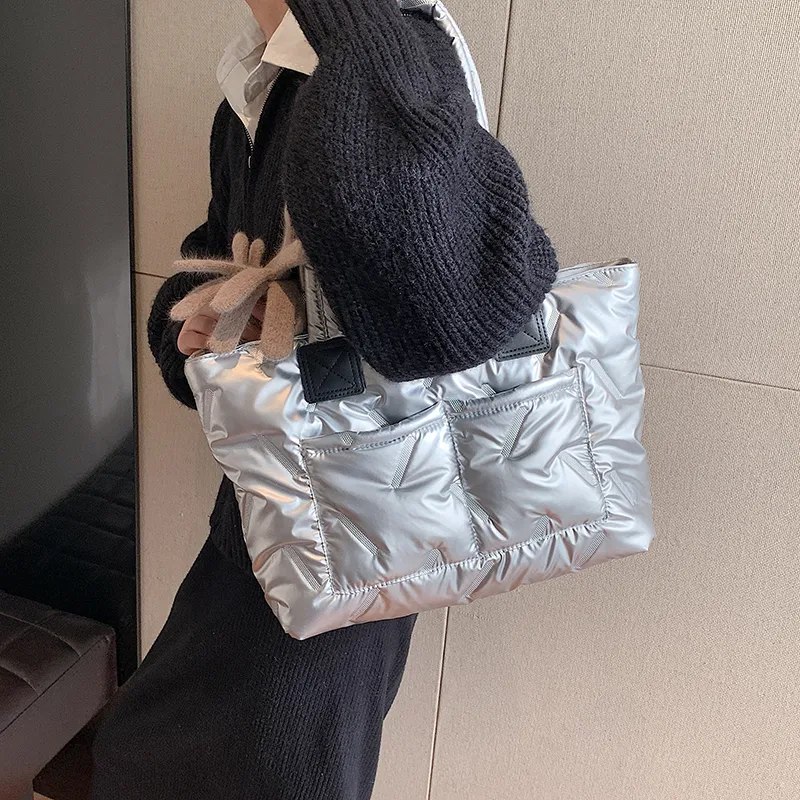 Women's Nylon Solid Color Vacation Streetwear Sewing Thread Square Zipper Tote Bag display picture 15