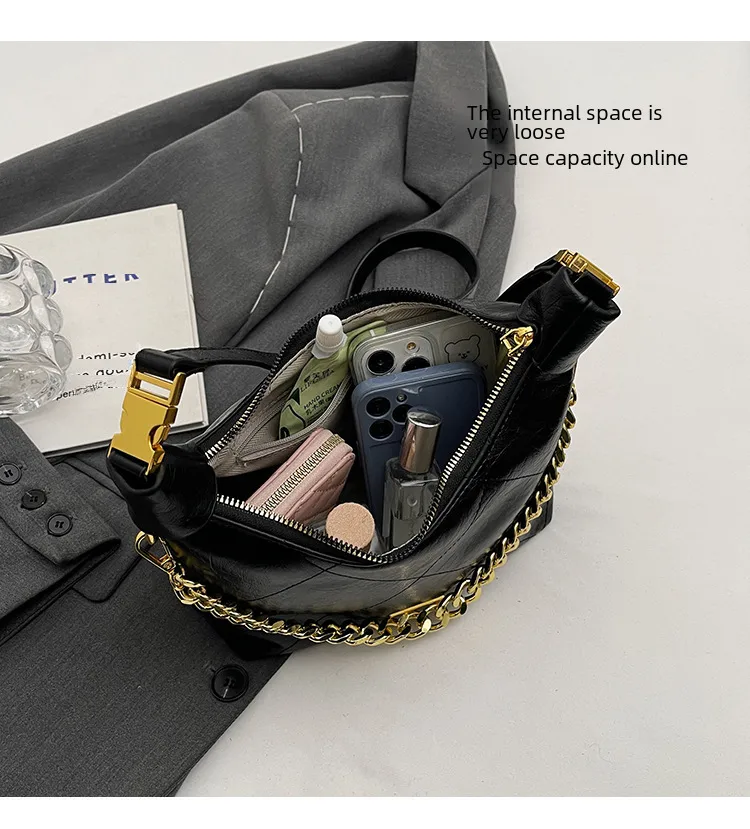This Year's Popular Bag Women's Large Capacity  New Autumn And Winter Texture Rhombus Chain Shoulder Bag Popular Bucket Bag display picture 5
