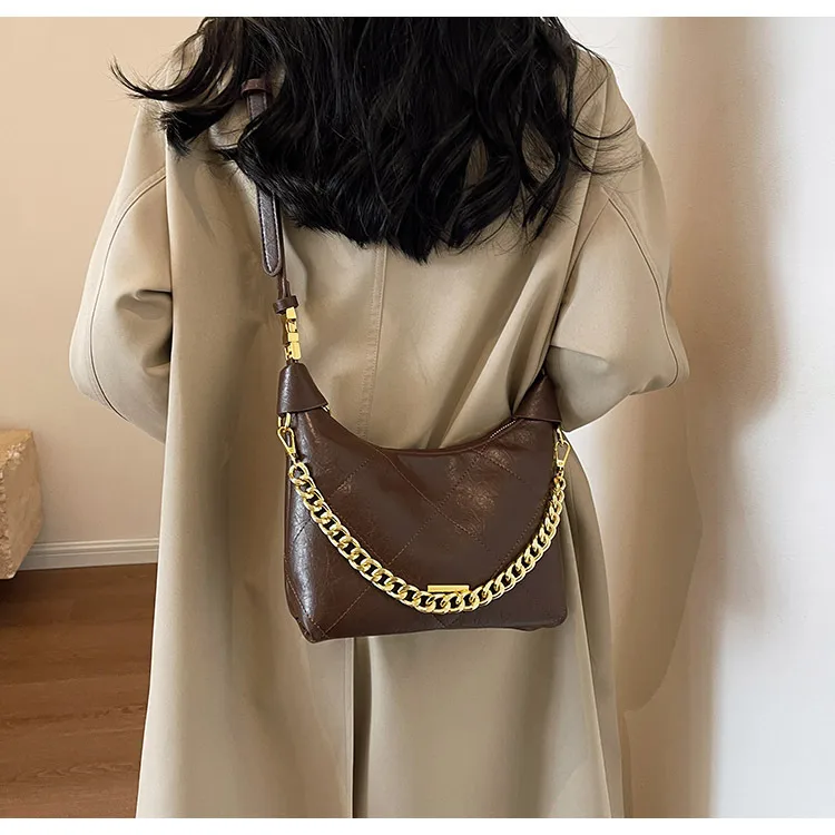This Year's Popular Bag Women's Large Capacity  New Autumn And Winter Texture Rhombus Chain Shoulder Bag Popular Bucket Bag display picture 16