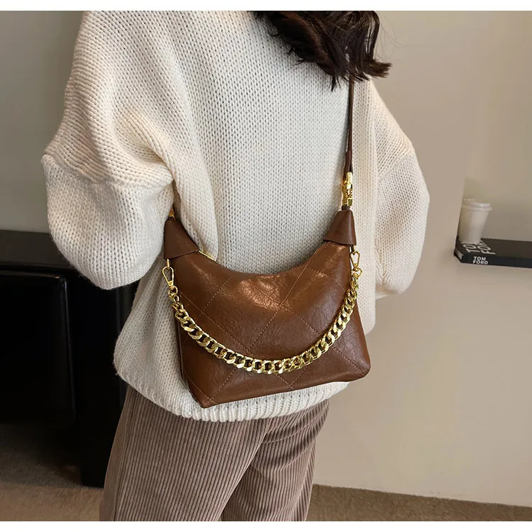 This Year's Popular Bag Women's Large Capacity  New Autumn And Winter Texture Rhombus Chain Shoulder Bag Popular Bucket Bag display picture 21