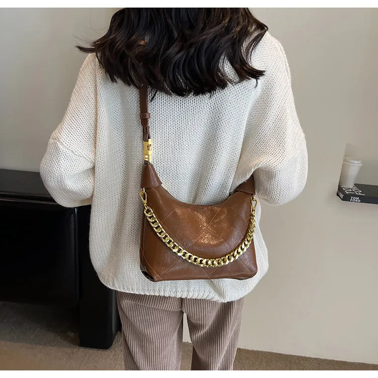 This Year's Popular Bag Women's Large Capacity  New Autumn And Winter Texture Rhombus Chain Shoulder Bag Popular Bucket Bag display picture 22