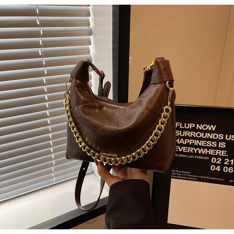 This Year's Popular Bag Women's Large Capacity  New Autumn And Winter Texture Rhombus Chain Shoulder Bag Popular Bucket Bag display picture 24