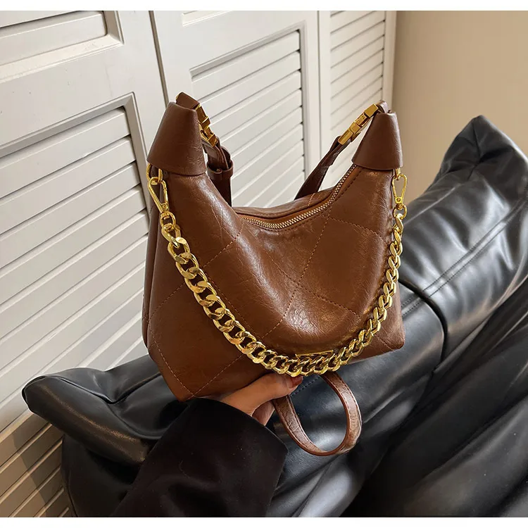 This Year's Popular Bag Women's Large Capacity  New Autumn And Winter Texture Rhombus Chain Shoulder Bag Popular Bucket Bag display picture 25