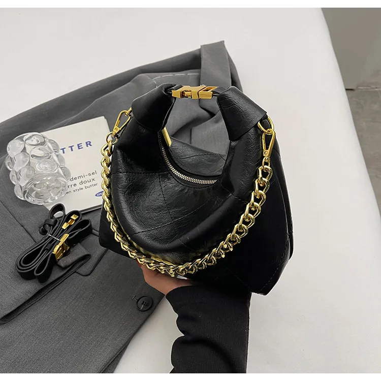 This Year's Popular Bag Women's Large Capacity  New Autumn And Winter Texture Rhombus Chain Shoulder Bag Popular Bucket Bag display picture 27