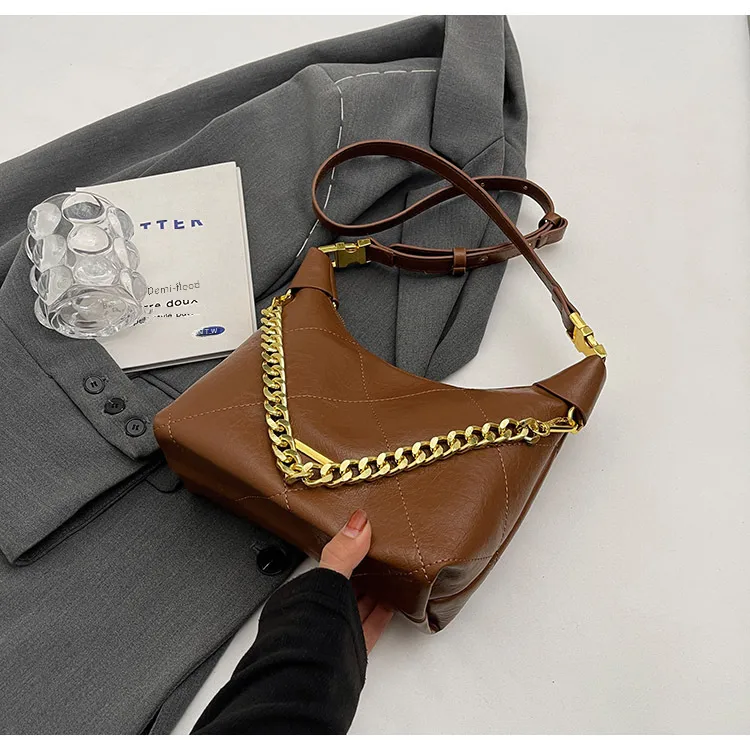 This Year's Popular Bag Women's Large Capacity  New Autumn And Winter Texture Rhombus Chain Shoulder Bag Popular Bucket Bag display picture 29