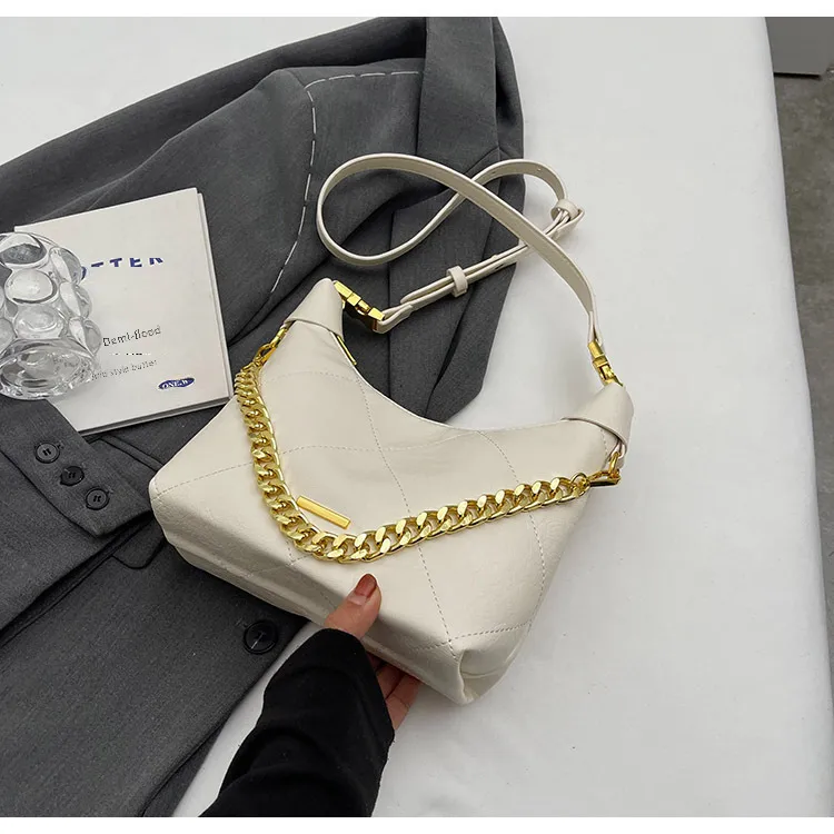 This Year's Popular Bag Women's Large Capacity  New Autumn And Winter Texture Rhombus Chain Shoulder Bag Popular Bucket Bag display picture 31