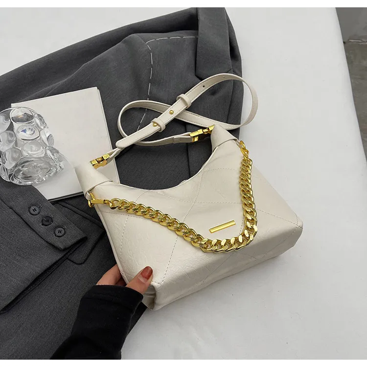 This Year's Popular Bag Women's Large Capacity  New Autumn And Winter Texture Rhombus Chain Shoulder Bag Popular Bucket Bag display picture 32