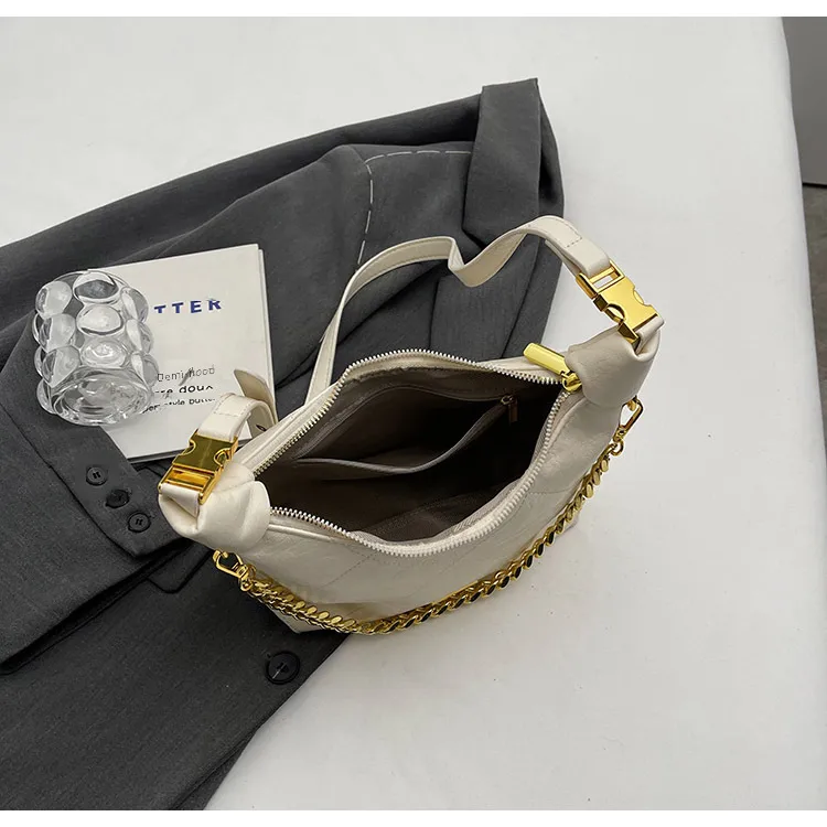 This Year's Popular Bag Women's Large Capacity  New Autumn And Winter Texture Rhombus Chain Shoulder Bag Popular Bucket Bag display picture 33