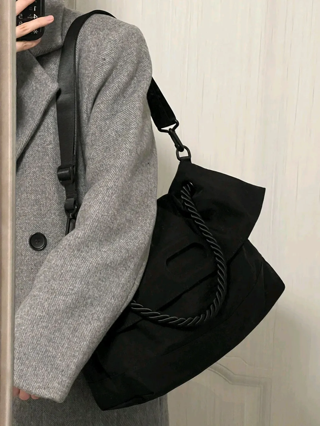 Large Capacity Bag Women's  Spring And Summer New Broadband Crossbody Bag High-end  Messenger Bag Commuter Tote Bag display picture 2