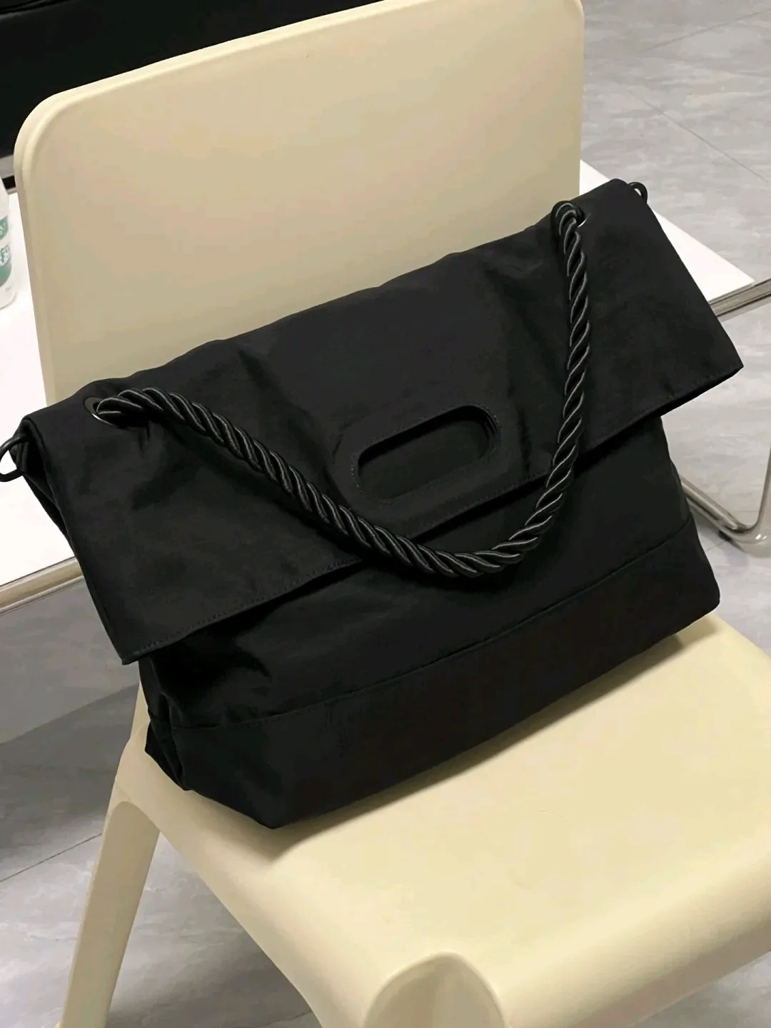 Large Capacity Bag Women's  Spring And Summer New Broadband Crossbody Bag High-end  Messenger Bag Commuter Tote Bag display picture 4