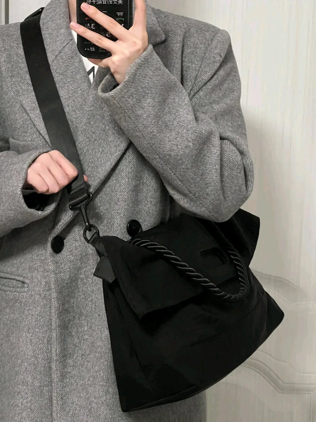 Large Capacity Bag Women's  Spring And Summer New Broadband Crossbody Bag High-end  Messenger Bag Commuter Tote Bag display picture 6