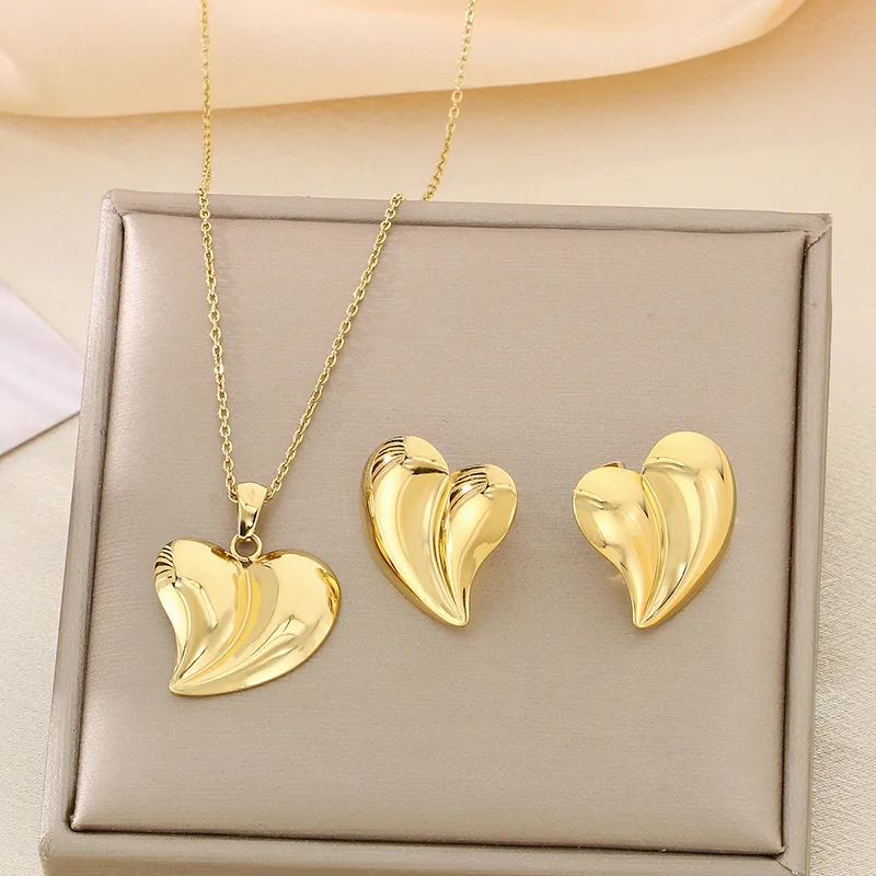 Wholesale Jewelry Elegant Vintage Style Streetwear Heart Shape 304 Stainless Steel 18K Gold Plated Jewelry Set display picture 2