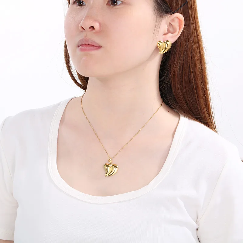 Wholesale Jewelry Elegant Vintage Style Streetwear Heart Shape 304 Stainless Steel 18K Gold Plated Jewelry Set display picture 4