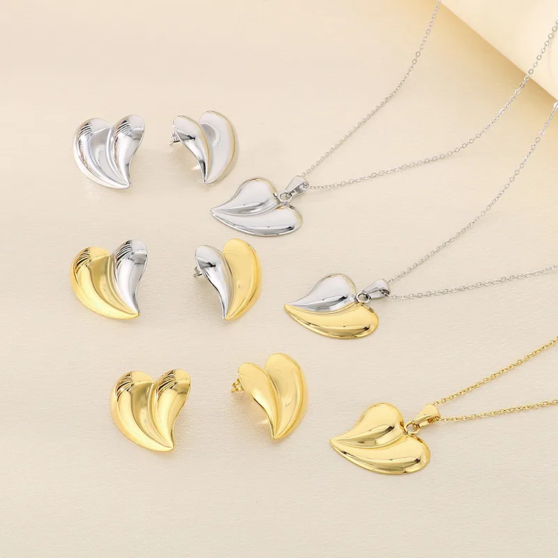 Wholesale Jewelry Elegant Vintage Style Streetwear Heart Shape 304 Stainless Steel 18K Gold Plated Jewelry Set display picture 5