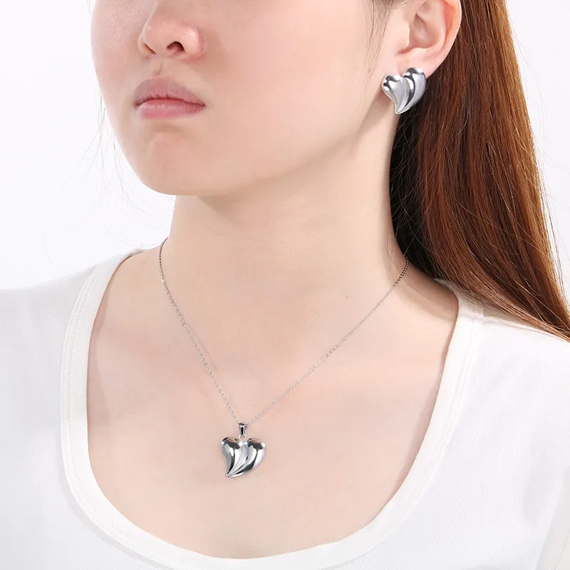 Wholesale Jewelry Elegant Vintage Style Streetwear Heart Shape 304 Stainless Steel 18K Gold Plated Jewelry Set display picture 9