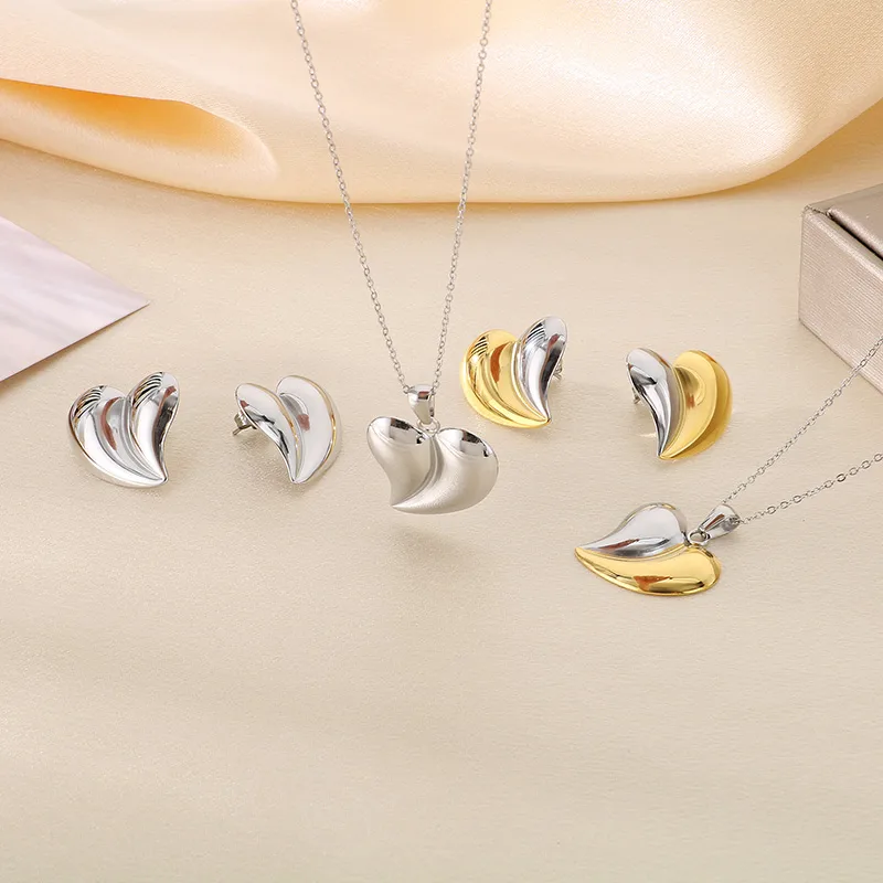 Wholesale Jewelry Elegant Vintage Style Streetwear Heart Shape 304 Stainless Steel 18K Gold Plated Jewelry Set display picture 8