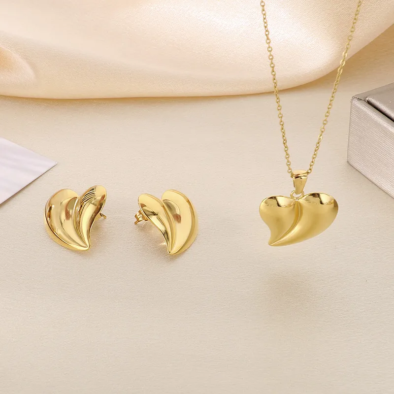 Wholesale Jewelry Elegant Vintage Style Streetwear Heart Shape 304 Stainless Steel 18K Gold Plated Jewelry Set display picture 13