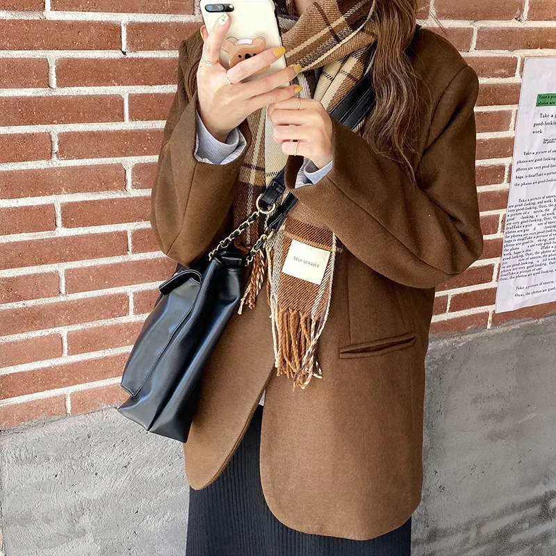 Autumn And Winter New Korean Style Fashionable Large Capacity Simple  Retro Satchel  Shoulder Crossbody Large Bag For Women display picture 20