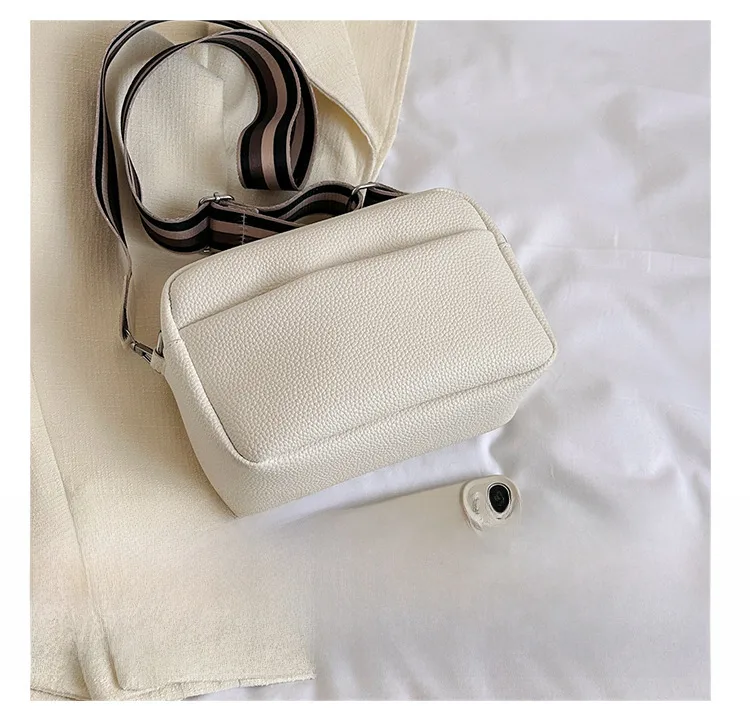 Trendy Women's Bag  Summer New Fashionable Simple Crossbody Bag Casual Stylish Shoulder Bag Small Square Bag Women's Bag display picture 3