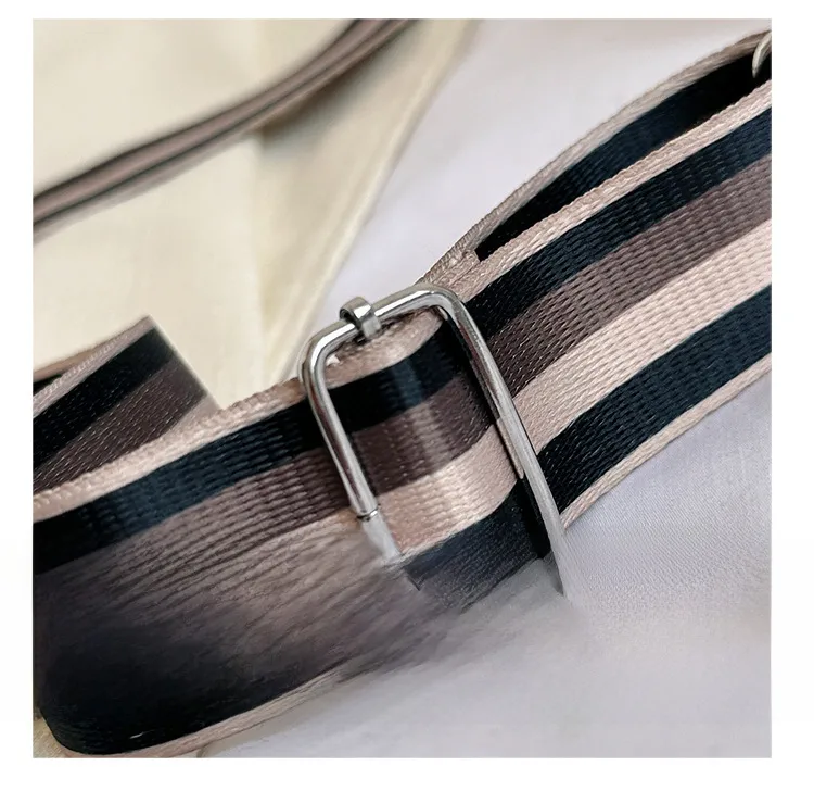 Trendy Women's Bag  Summer New Fashionable Simple Crossbody Bag Casual Stylish Shoulder Bag Small Square Bag Women's Bag display picture 4