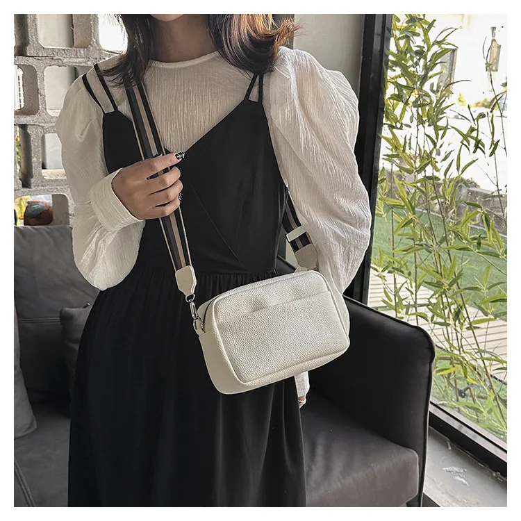 Trendy Women's Bag  Summer New Fashionable Simple Crossbody Bag Casual Stylish Shoulder Bag Small Square Bag Women's Bag display picture 9